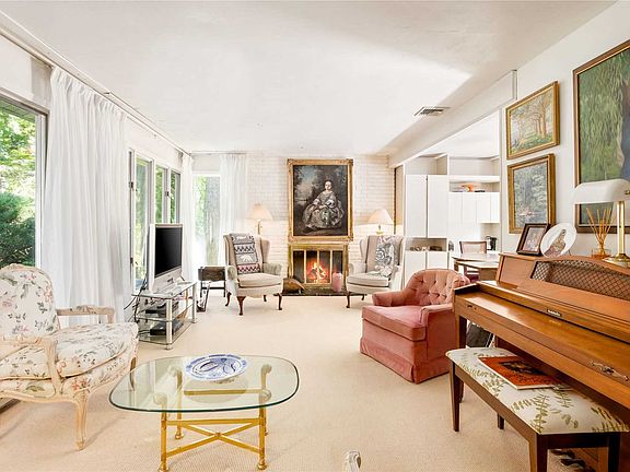 4th image of 8 Orchard Ln