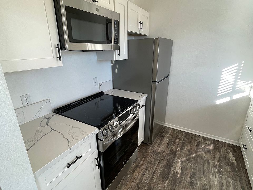 Left side of kitchen