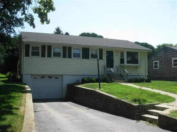 96 Capstan Ave, Groton, CT 06355