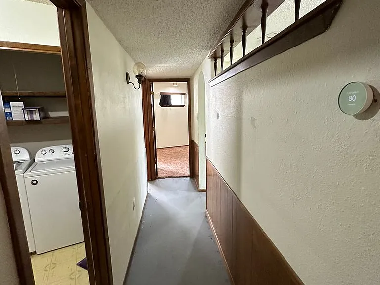 1021 W Yucca Ave — Photo 11