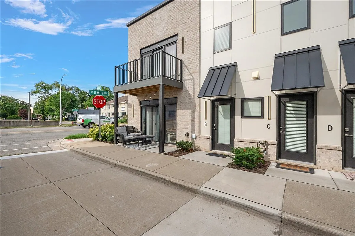 2 bed, 1100 sqft, $2,300 — Photo 4