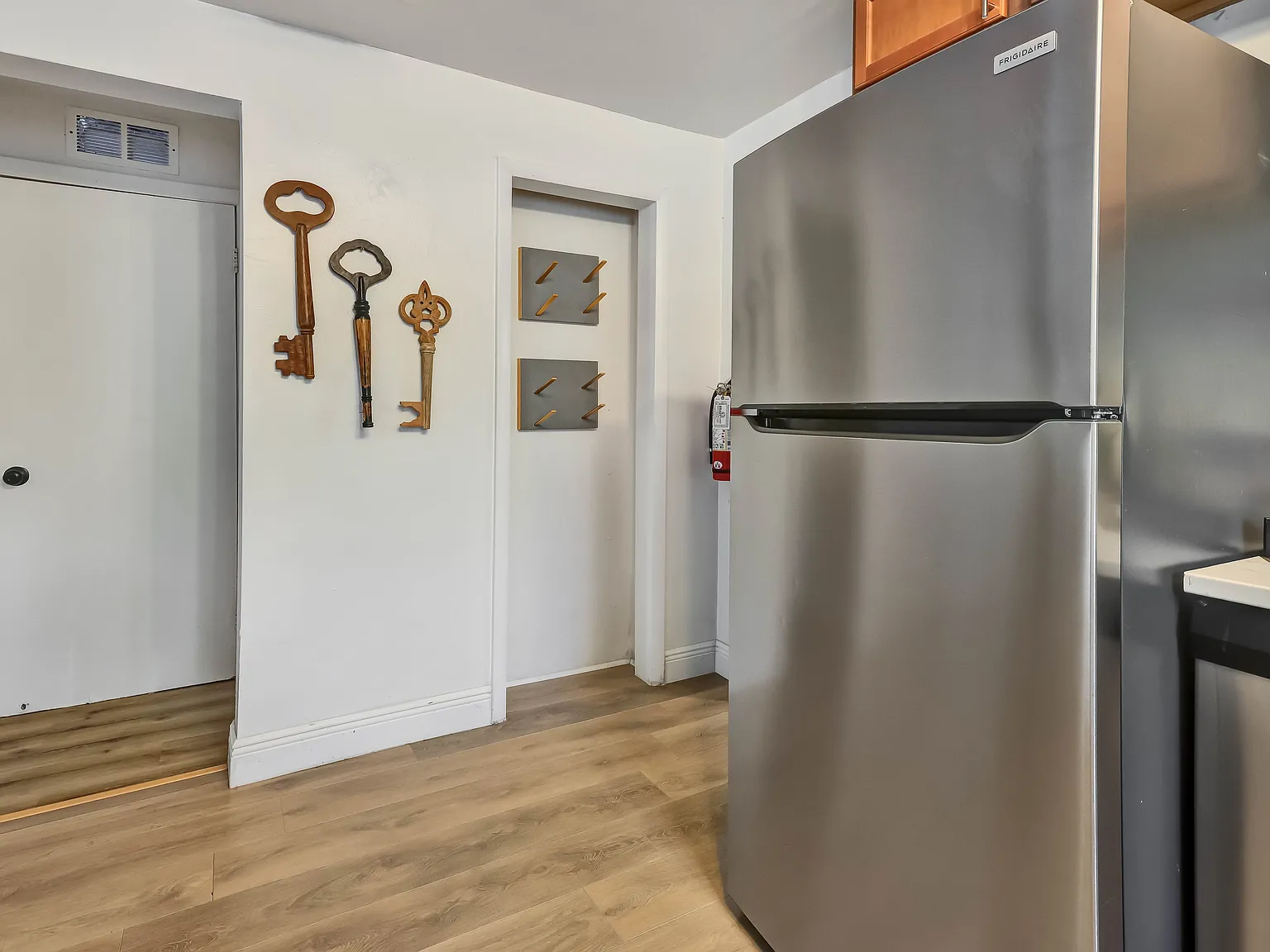 3 bed, 1000 sqft, $2,750 — Photo 2