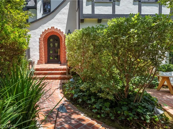 5531 Red Oak Dr, Los Angeles, CA 90068