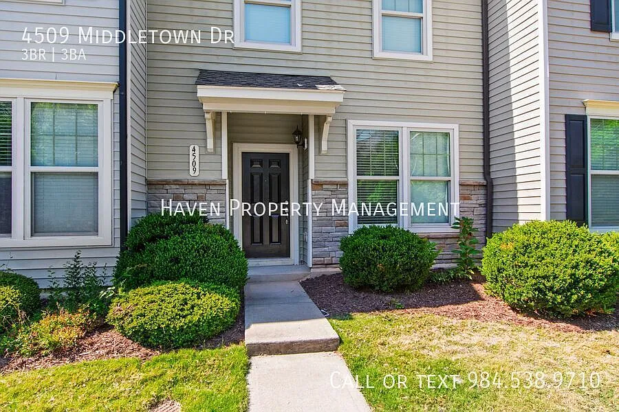 Charming & Freshly Updated 3BR Townhome in Shearon Farms! — Photo 4