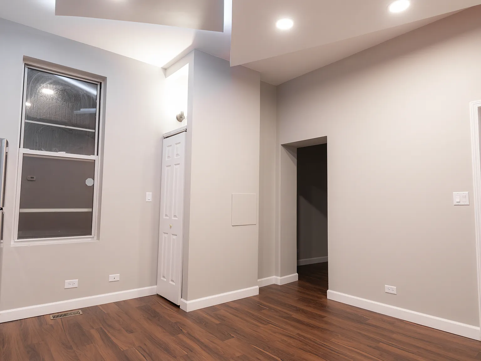 1538 N Rockwell St — Photo 4