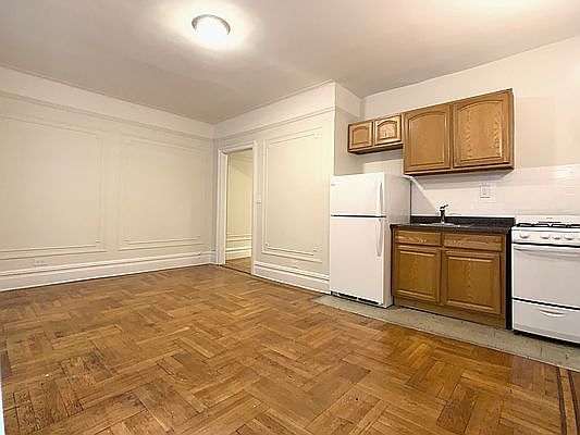 3rd image of 15 Magaw Pl APT 2E