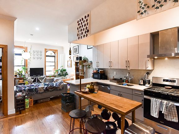 2nd image of 529 Humboldt St #3