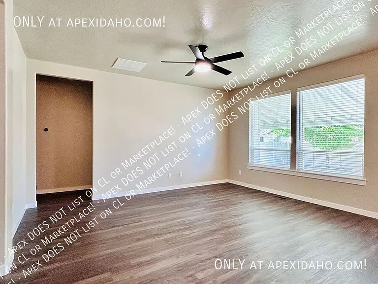 1354 E Argence St — Photo 8