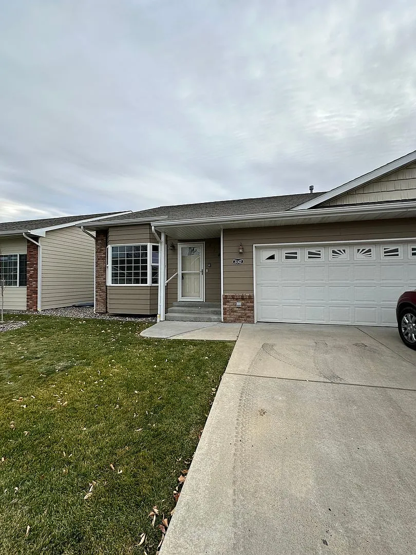 3 Bedroom/ 2 Bathroom House on the West End — Photo 1