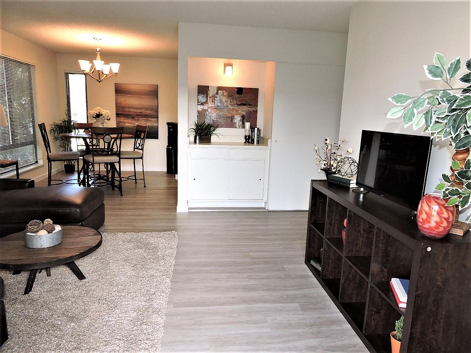 1st image of 450 N Civic Dr APT 401