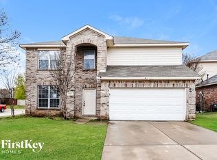 7401 Snow Ridge Dr, Fort Worth, TX 76133