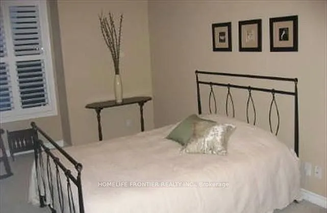 3351 Cawthra Rd #402 — Photo 9
