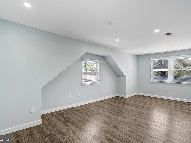 3120 Chepstow Ln — Photo 26