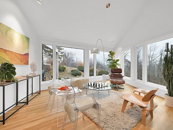 2nd image of 418 Bryn Du Dr