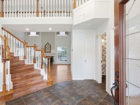 4th image of 323 Magic Oaks Ct