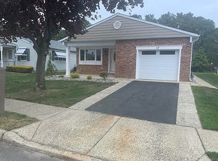 17 Doral Dr, Toms River, NJ 08757