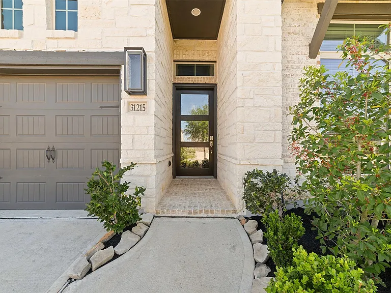 31215 Crescent Hill Dr — Photo 5
