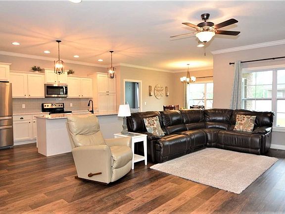 4th image of 3536 Forestdale Dr