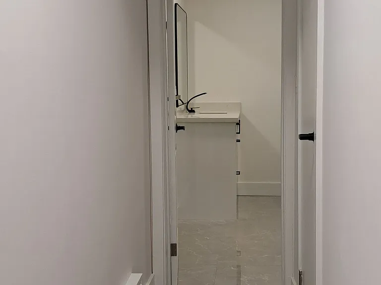 1659 Rizzardo Cres #LOWER LEVEL — Photo 6