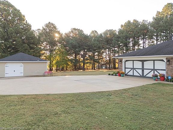 5th image of 1327 Eveningside Dr