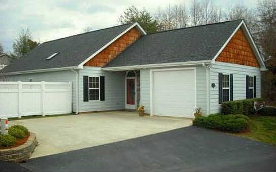 1st image of 402 Longview Cir
