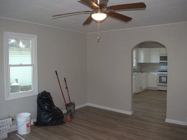 308 Benton St — Photo 4