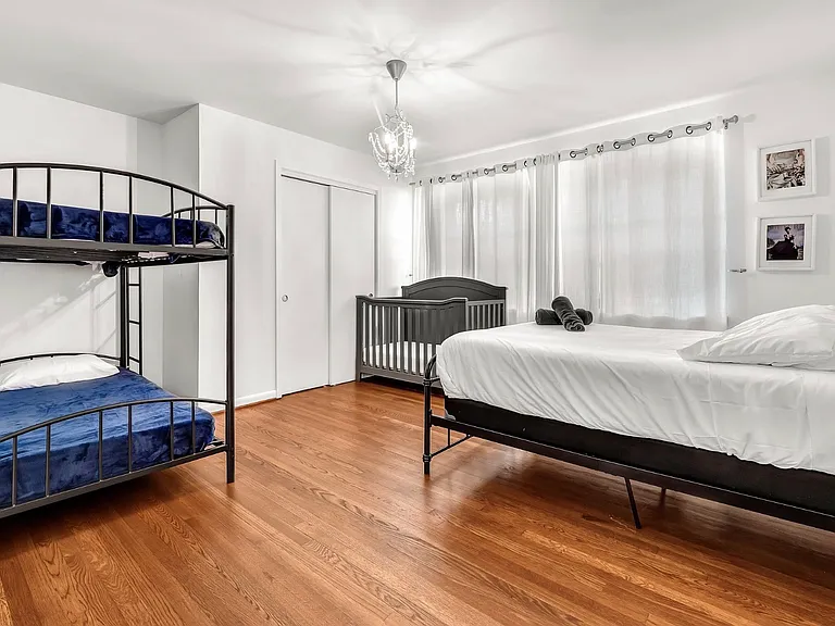 Secondary bedroom with queen bed, bunk beds and crib