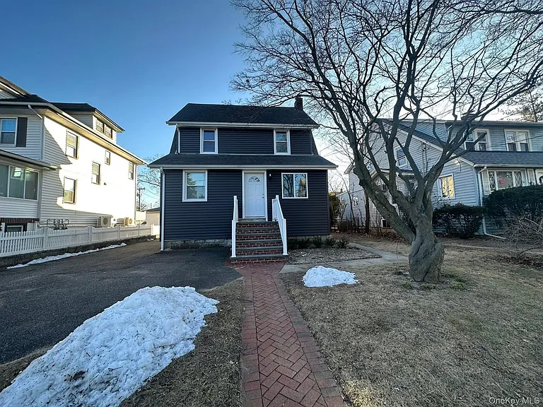 8 Leach St #1 — Photo 1