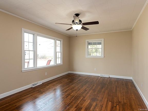 3rd image of 303 Taylor Dr