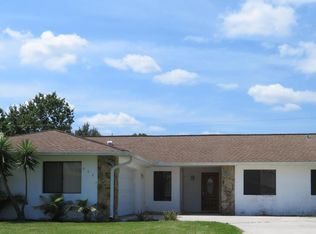 996 Elmsford St NW, Palm Bay, FL 32907