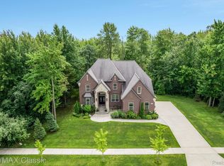 26335 Mandalay Cir, Novi, MI 48374