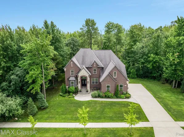 26335 Mandalay Cir, Novi, MI 48374