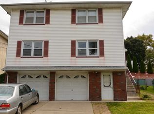 398 Mayer Ct, Ridgefield, NJ 07657