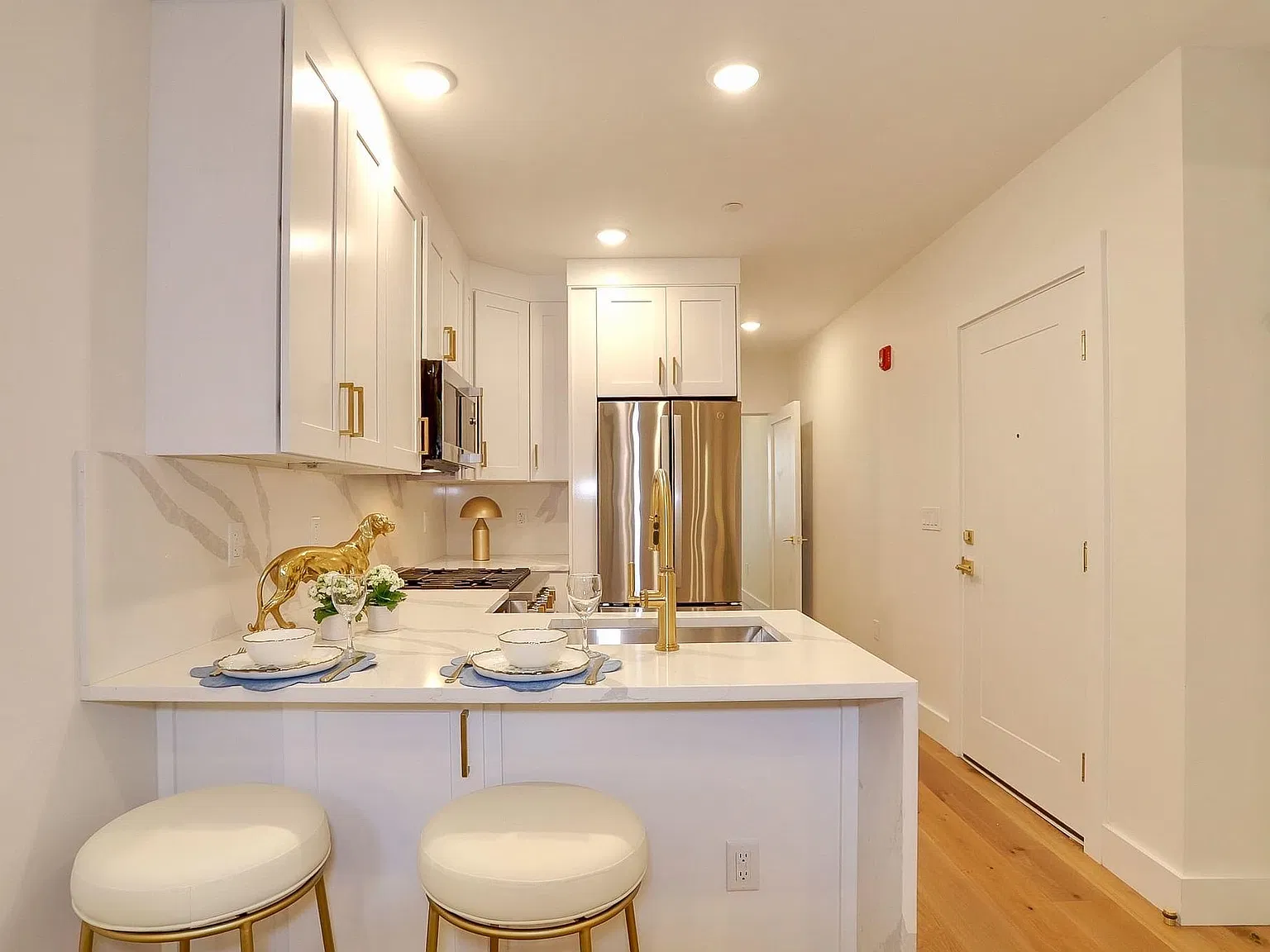 2 bed, 2.0 bath, $4,300 — Photo 3