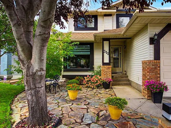 311 Douglasbank Grn SE, Calgary, AB T2Z 1V7