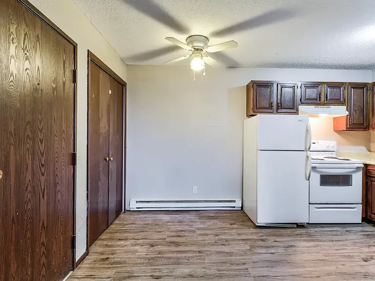 Foot Lake Apartments — Photo 26