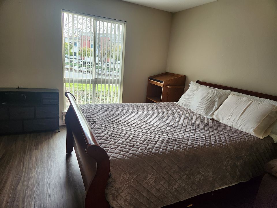 1st image of 600 Park View Dr