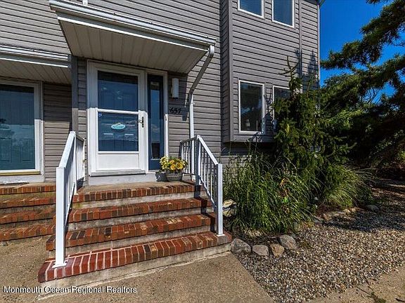 3rd image of 657 Ellicott Ave #101