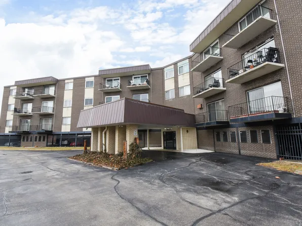 9820 S Pulaski Rd APT 102, Oak Lawn, IL 60453