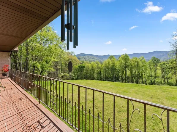 153 Trackrock Gap Rd, Blairsville, GA 30512
