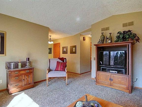 3rd image of 513 Wild Plum Dr