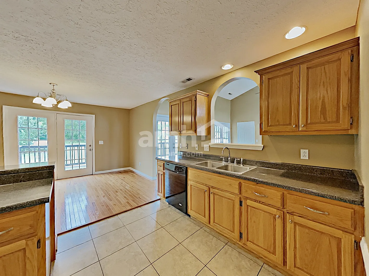 3 bed, 2.0 bath, 2189 sqft, $2,665 — Photo 3