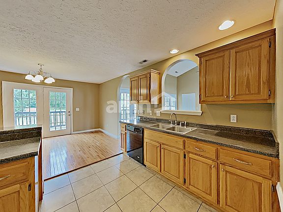 3rd image of 551 Windy Rd