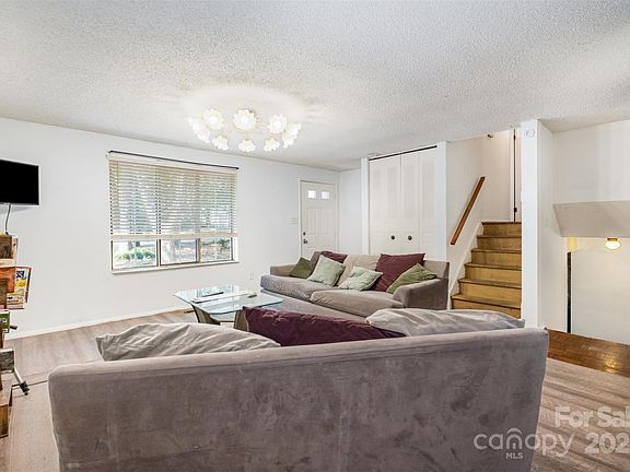 5th image of 3204 Winchelsea Dr
