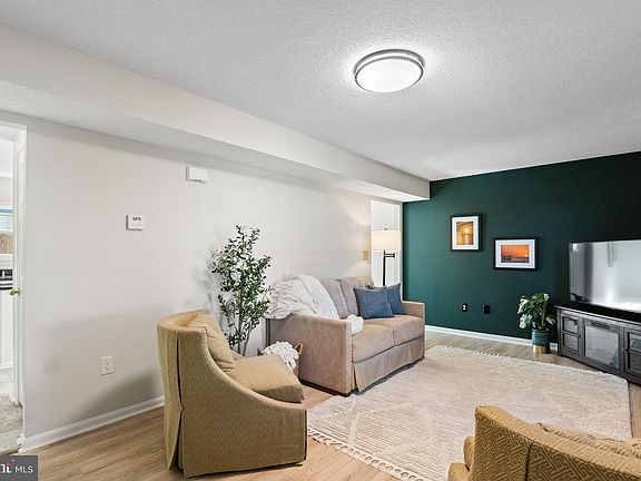 3rd image of 508 Emily Ln