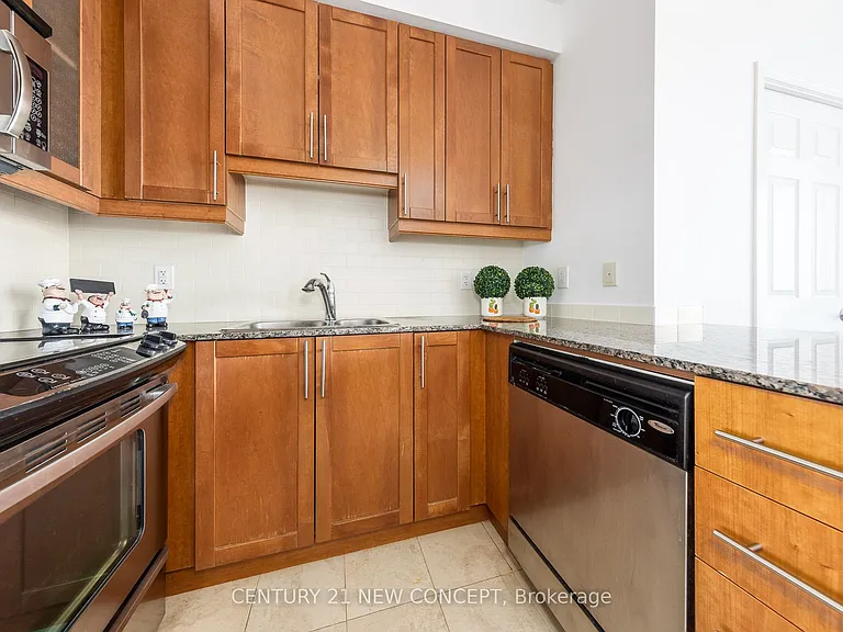 18 Holmes Ave #1812 — Photo 6