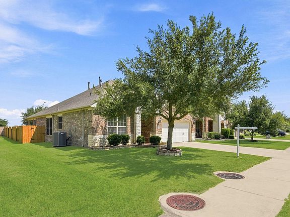 3rd image of 25322 Alverstone Dr