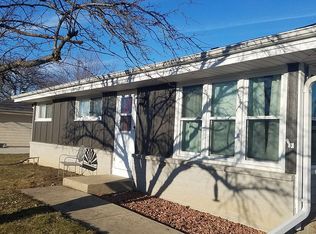 7117 Meadowlark Ct, Racine, WI 53402