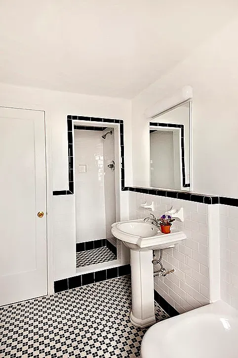 460 West 24th Street — Photo 4