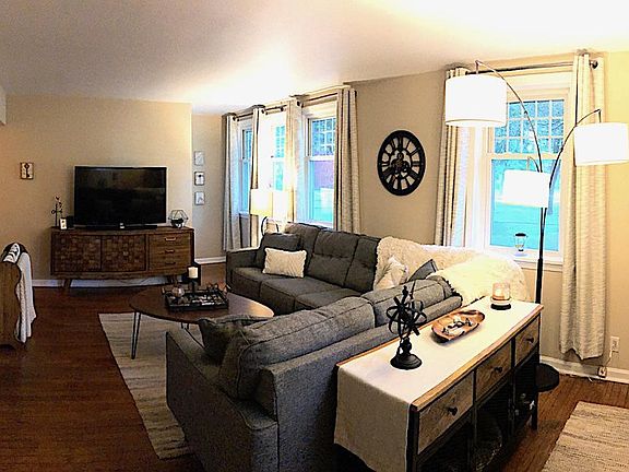 LIVING ROOM PHOTO #2